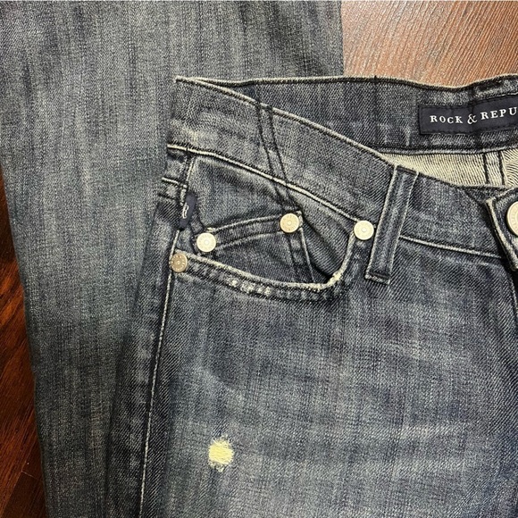 ROCK & REPUBLIC JEANS “KASSANDRA” boot cut denims. Dirty wash *altered length 25 - Picture 11 of 15